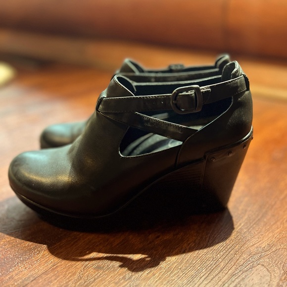 Dansko Shoes - DANSKO Size 39/8!Excellent Condition!!